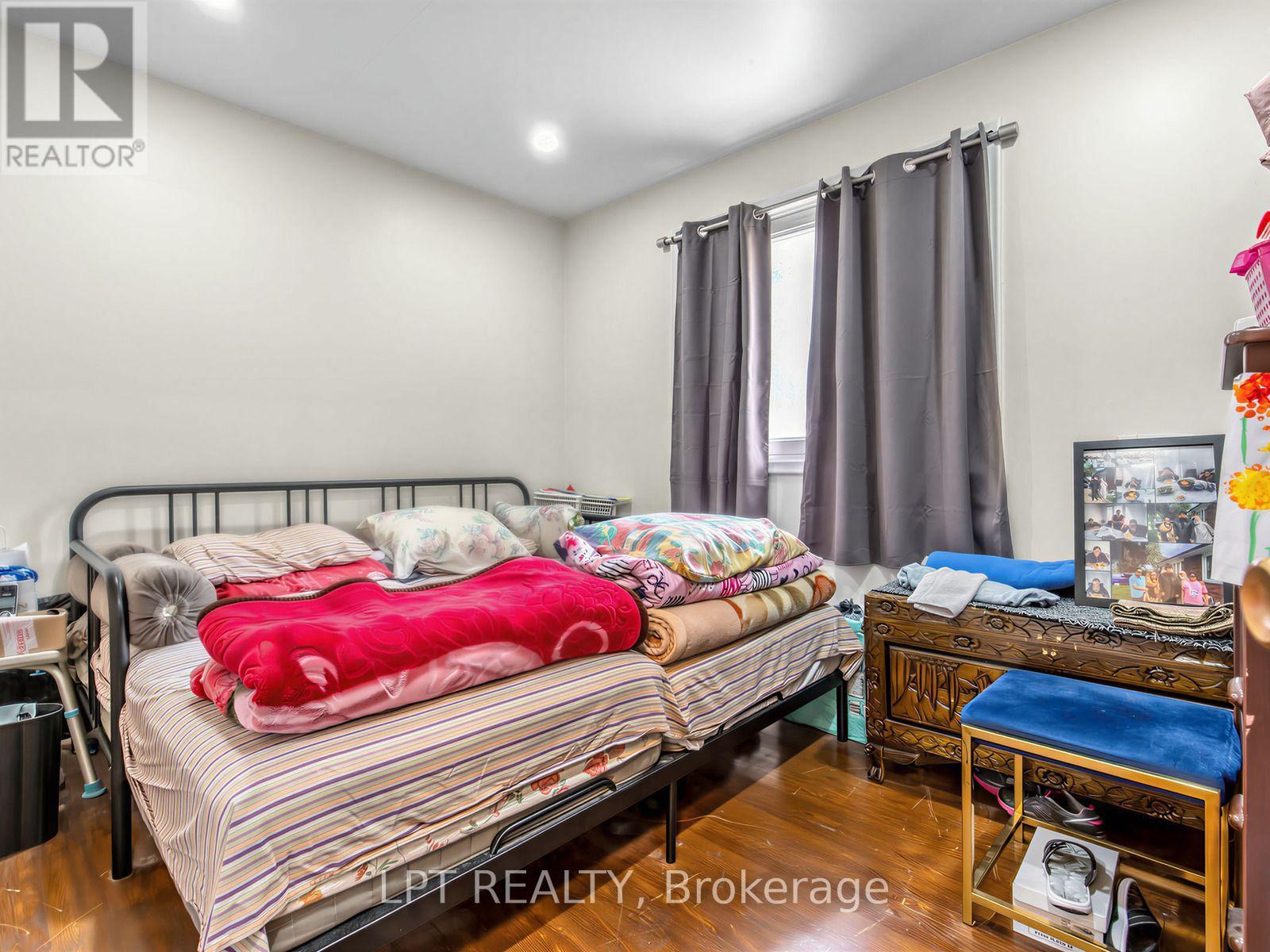 27 Kingsview Boulevard, Toronto, Ontario  M9R 1T5 - Photo 25 - W13711134