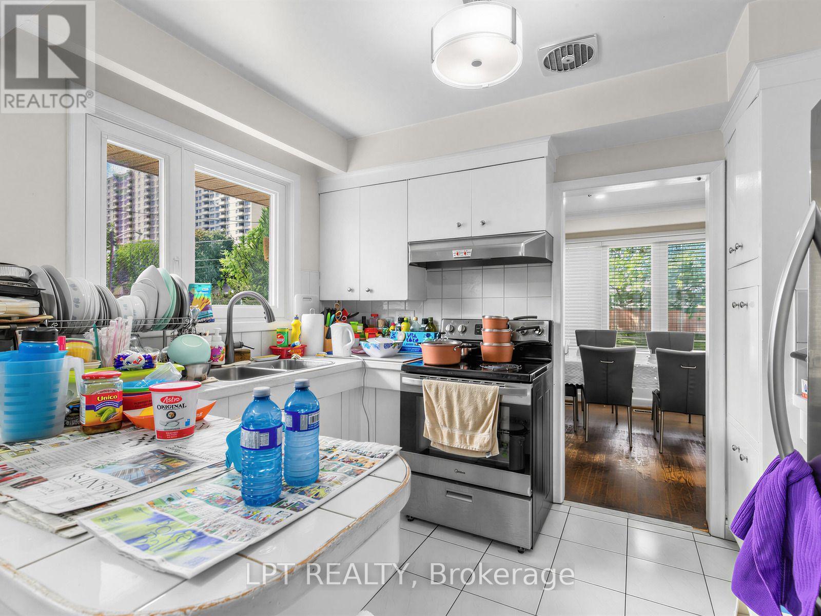 27 Kingsview Boulevard, Toronto, Ontario  M9R 1T5 - Photo 6 - W13711134