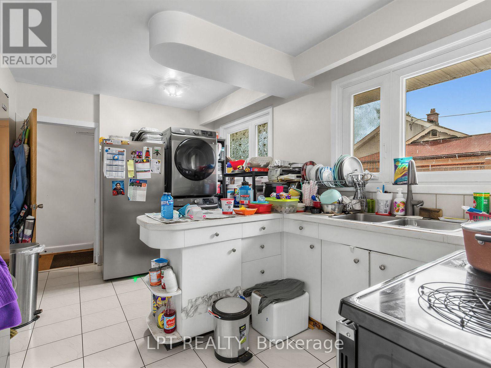 27 Kingsview Boulevard, Toronto, Ontario  M9R 1T5 - Photo 8 - W13711134