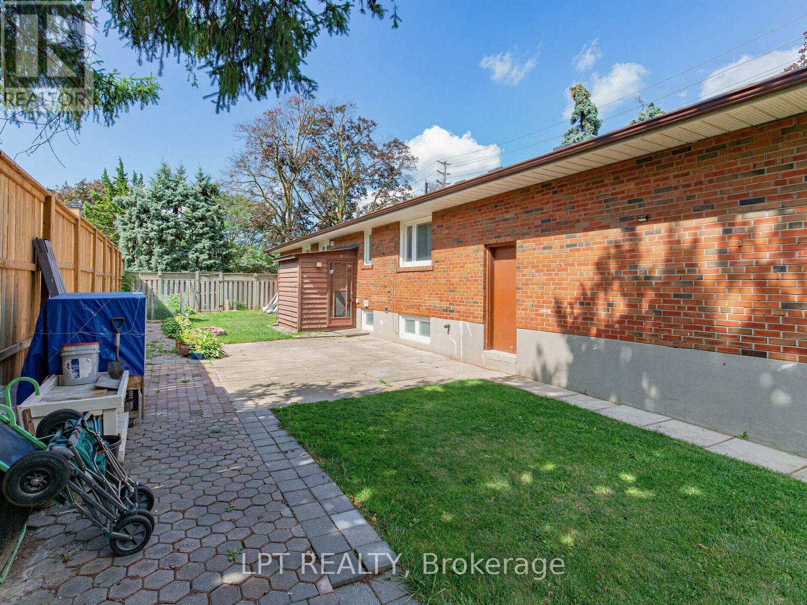 27 Kingsview Boulevard, Toronto, Ontario  M9R 1T5 - Photo 31 - W13711134