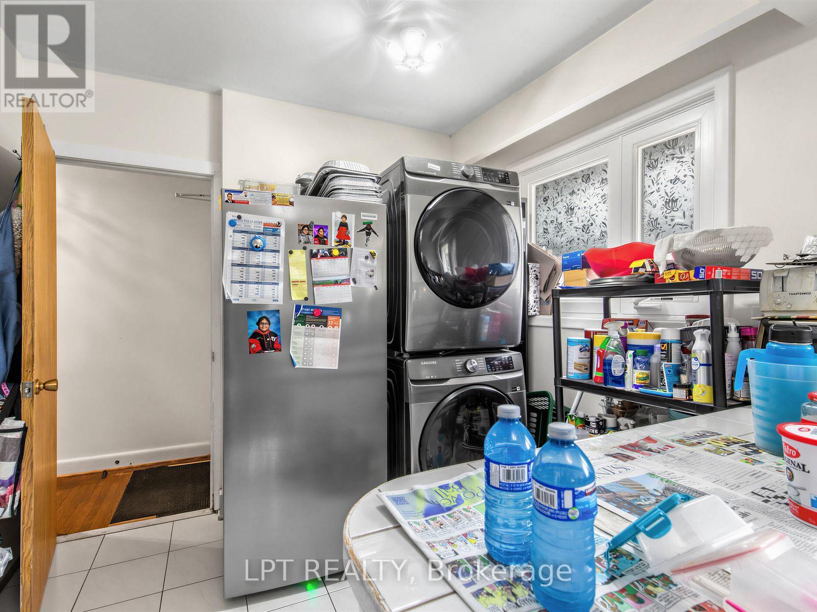 27 Kingsview Boulevard, Toronto, Ontario  M9R 1T5 - Photo 5 - W13711134