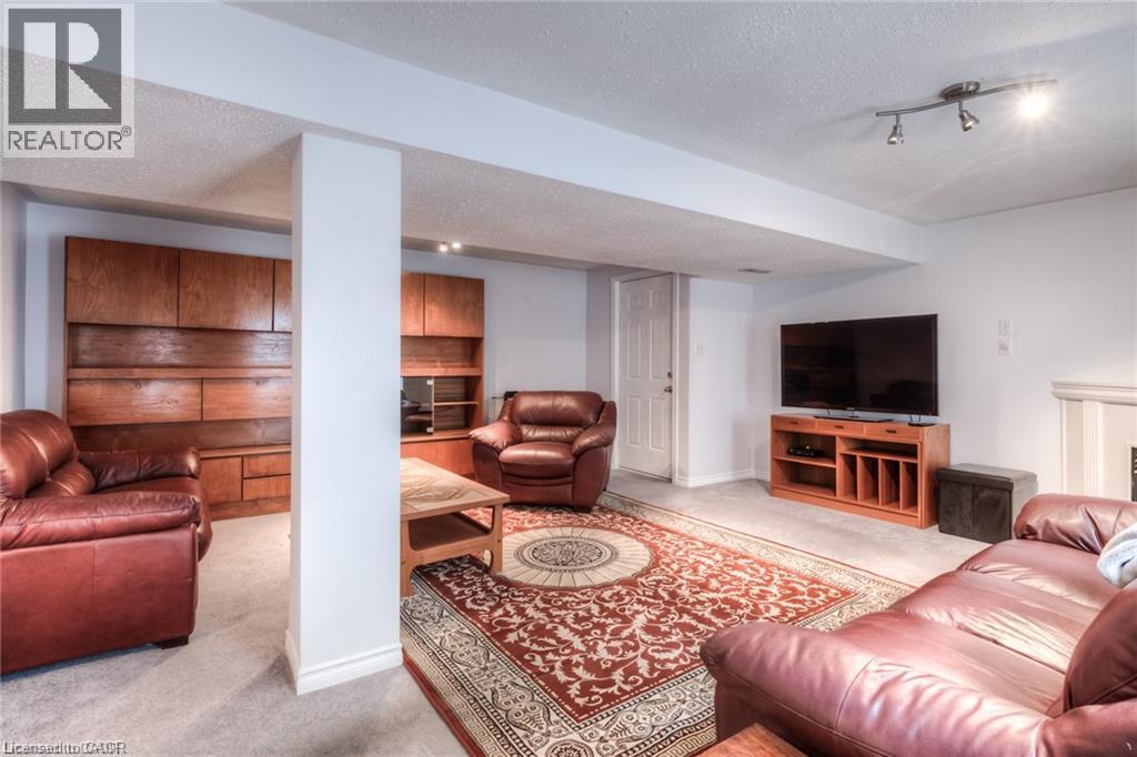 25 Idle Ridge Court, Kitchener, Ontario  N2A 3W3 - Photo 4 - 40857942