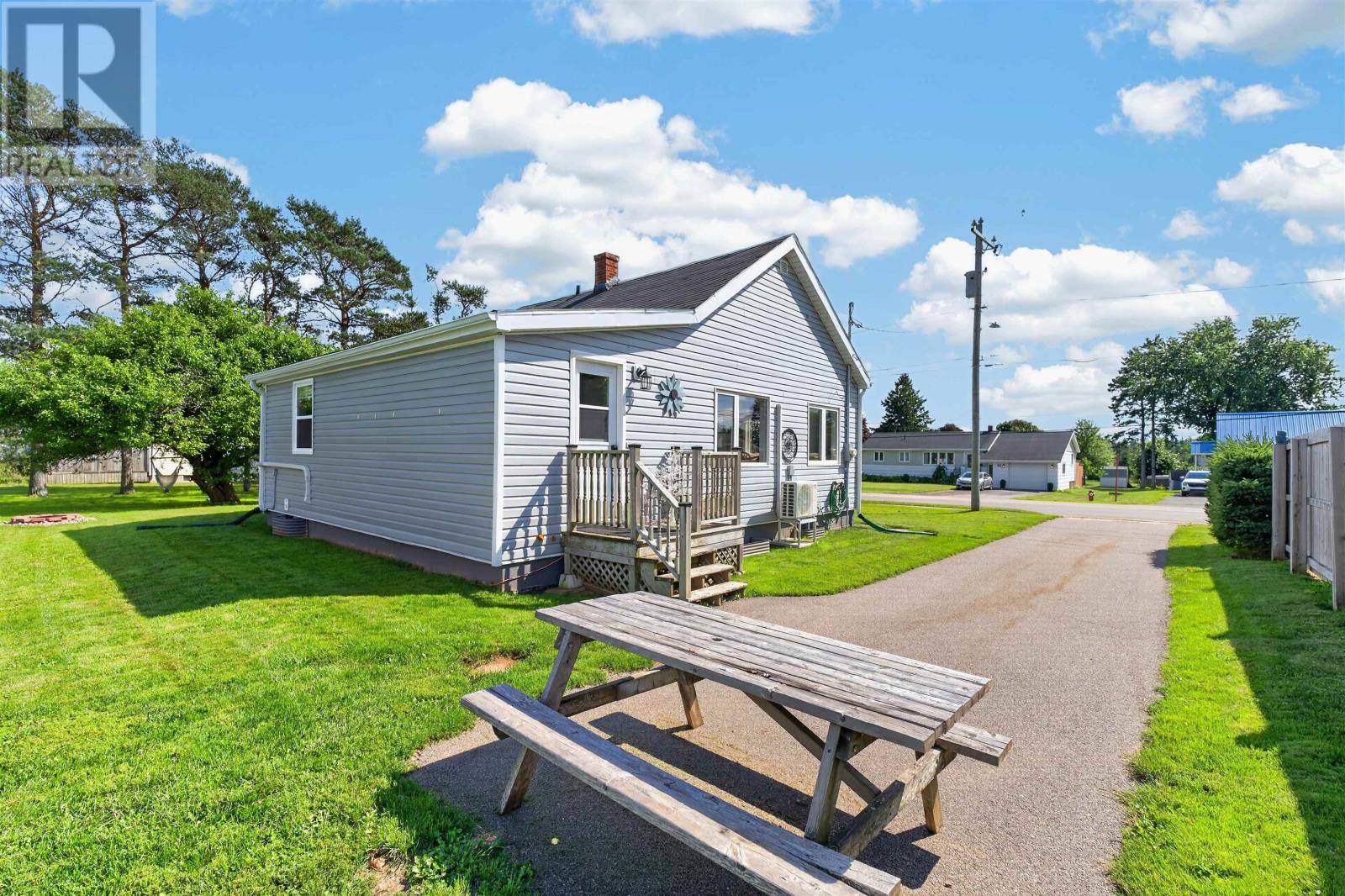 33 Bayview Drive, Summerside, Prince Edward Island  C1N 3Z9 - Photo 11 - 202621744