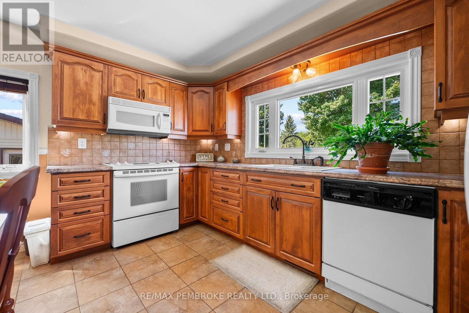 1315 Blakely Crescent W, Pembroke, Ontario K8A 6Z9 - Photo 10 - X13721096