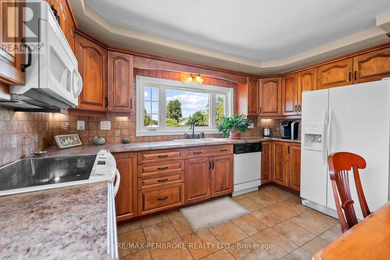 1315 Blakely Crescent W, Pembroke, Ontario K8A 6Z9 - Photo 11 - X13721096