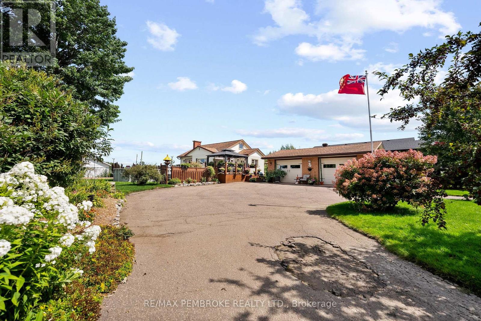 1315 Blakely Crescent W, Pembroke, Ontario K8A 6Z9 - Photo 4 - X13721096