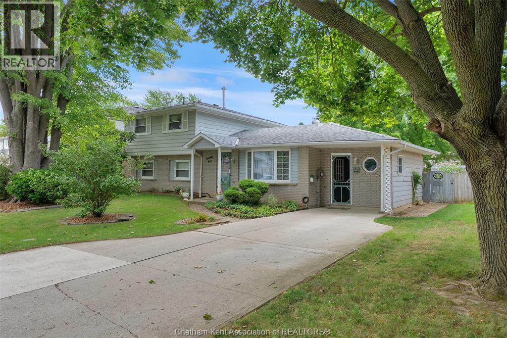 MLS# 26020187: 25 Sylvester DRIVE, Chatham, Canada