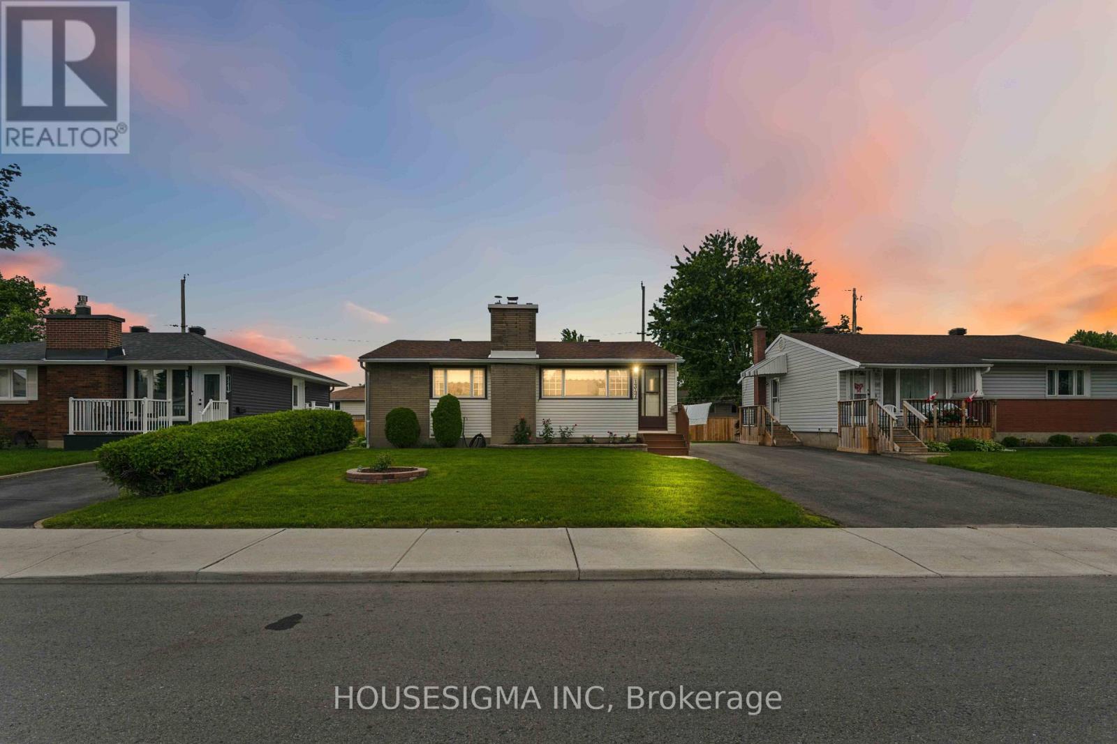 1347 Avenue R Avenue, Ottawa, Ontario  K1G 0C1 - Photo 2 - X13721118