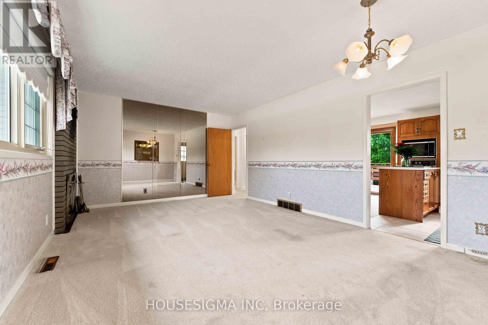 1347 Avenue R Avenue, Ottawa, Ontario  K1G 0C1 - Photo 5 - X13721118