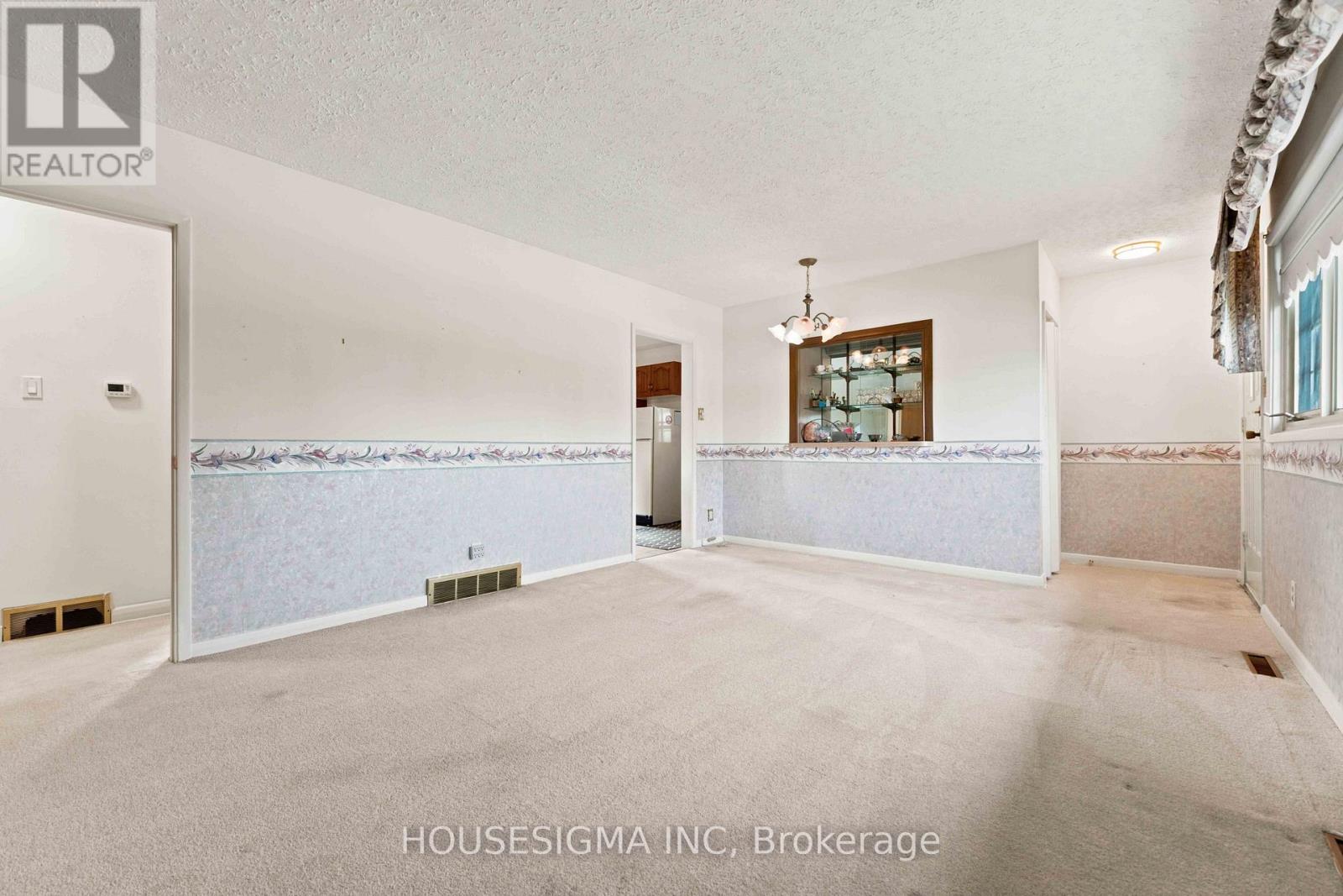 1347 Avenue R Avenue, Ottawa, Ontario  K1G 0C1 - Photo 6 - X13721118
