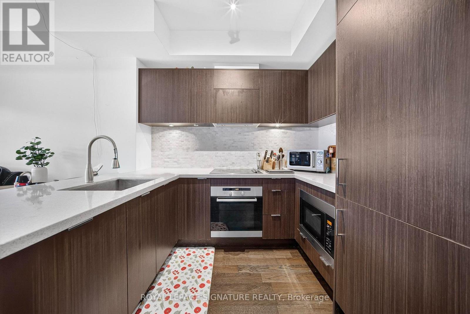 1001 - 21 Widmer Street, Toronto, Ontario  M5V 0B8 - Photo 2 - C13721074
