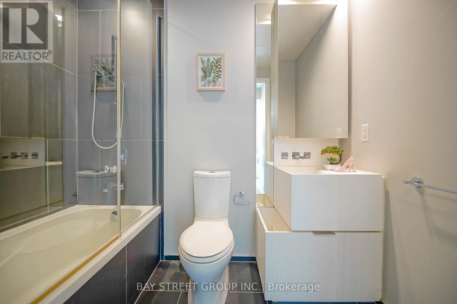 1605 - 1 Bloor Street E, Toronto, Ontario  M4W 0A8 - Photo 13 - C13721102
