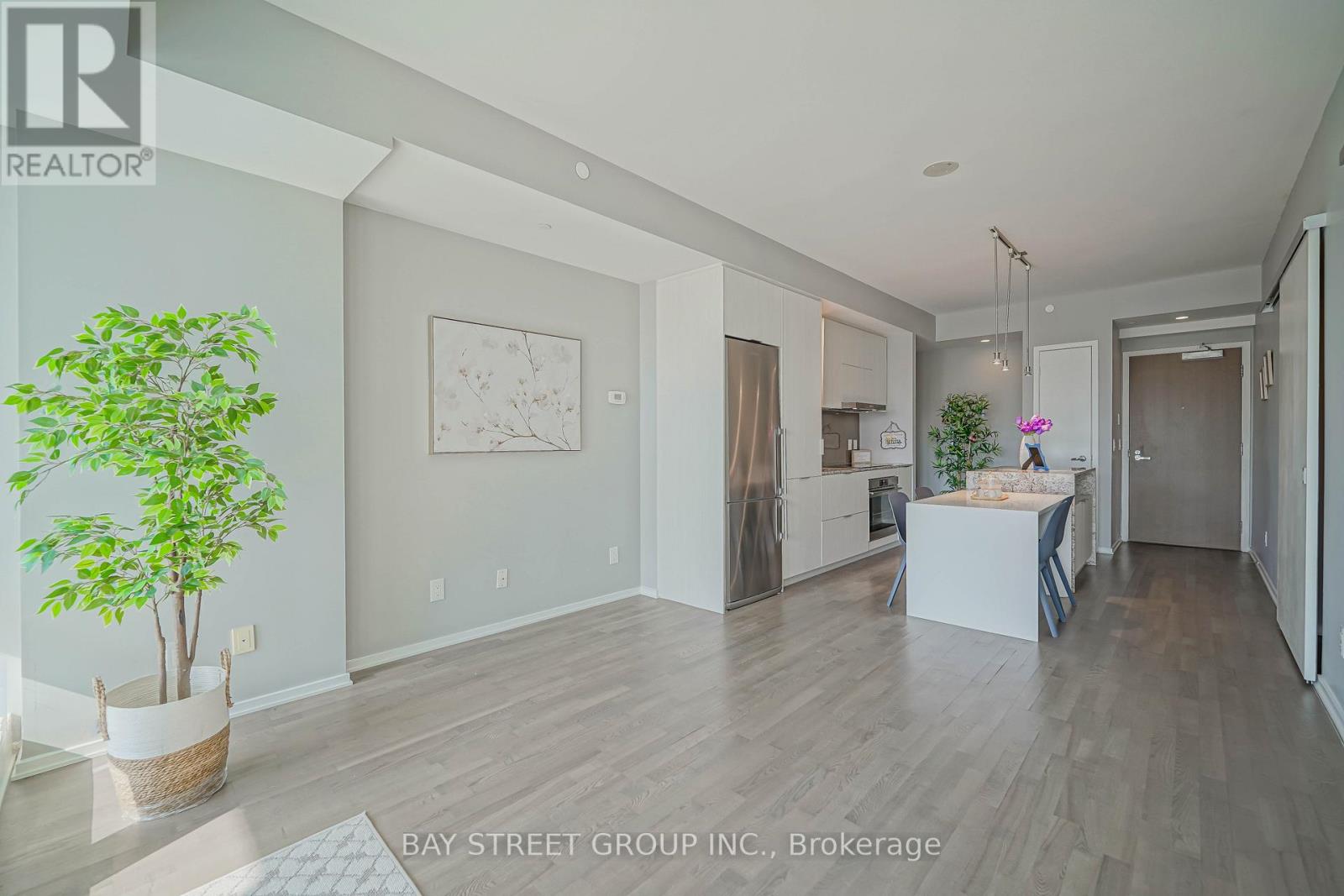 1605 - 1 BLOOR STREET E