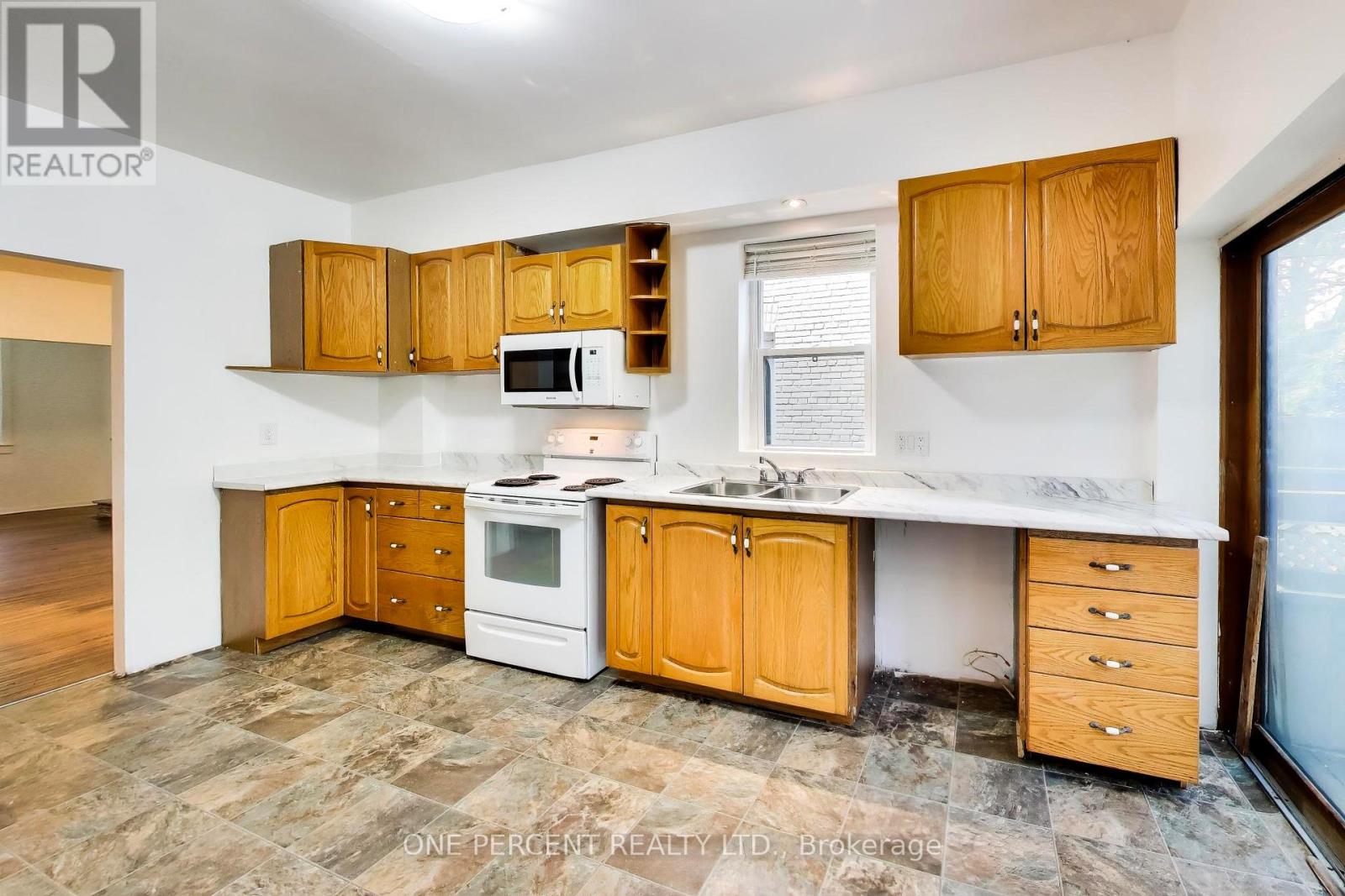 150 Beech Avenue, Toronto, Ontario  M4E 3H6 - Photo 11 - E13721038