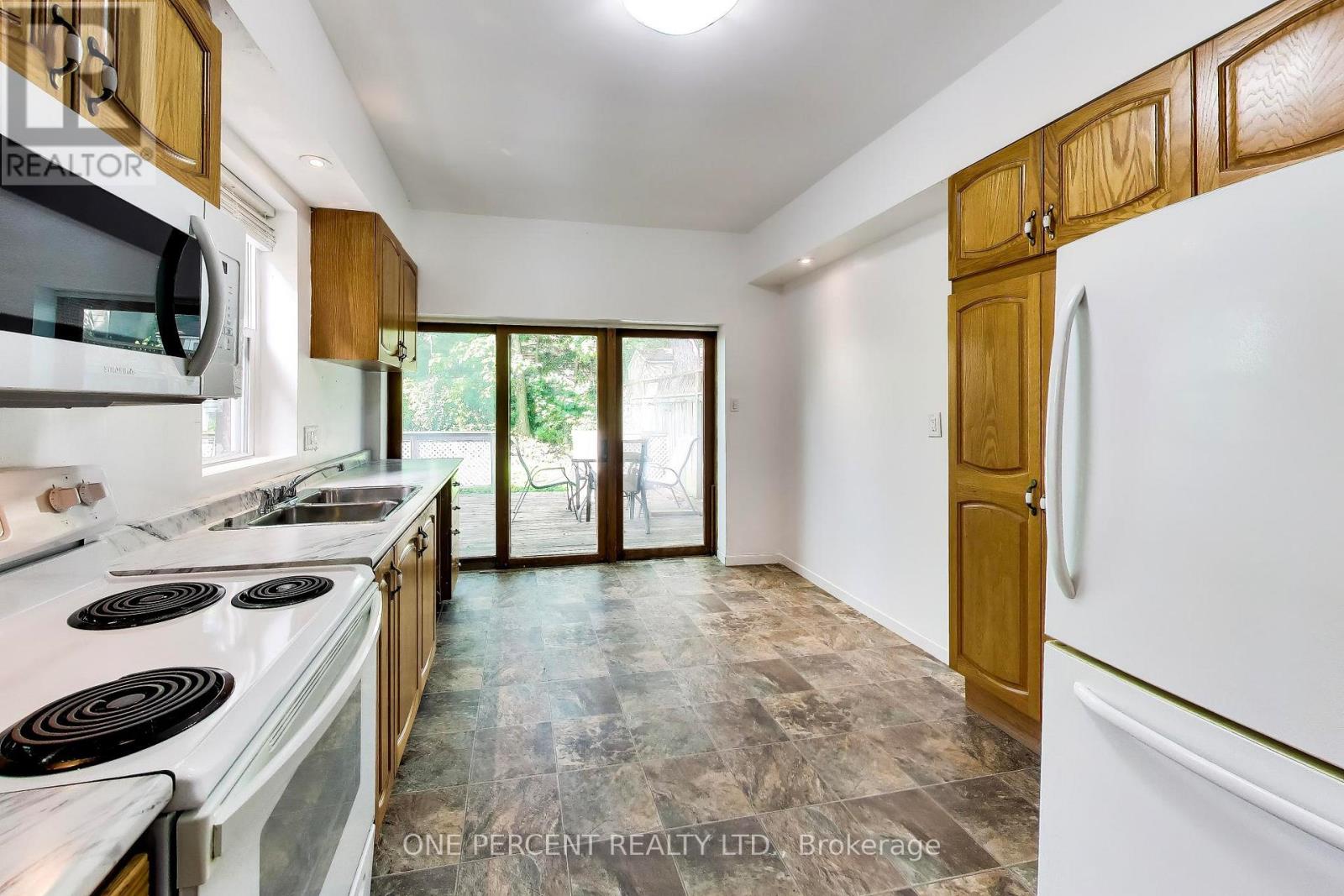 150 Beech Avenue, Toronto, Ontario  M4E 3H6 - Photo 12 - E13721038