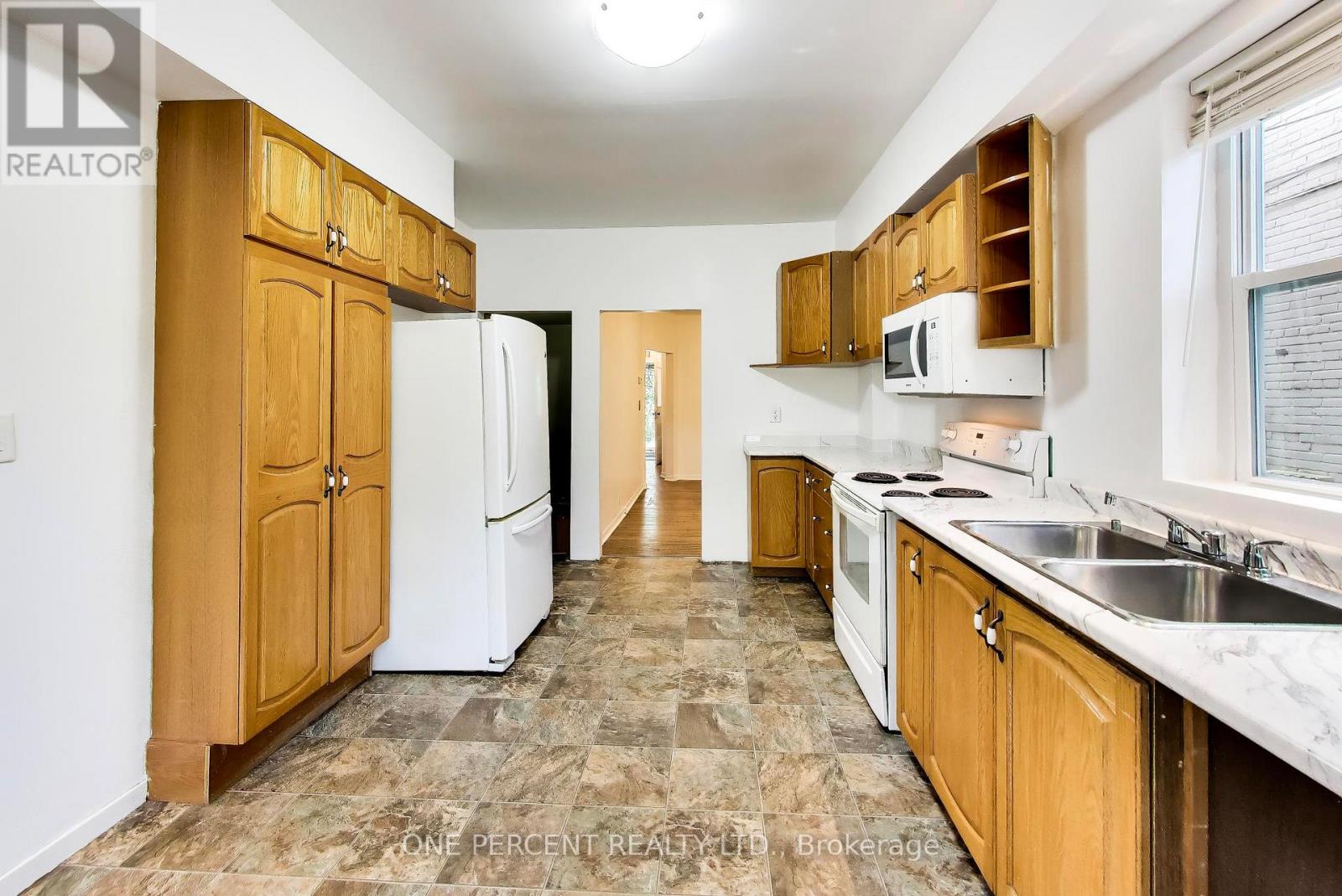 150 Beech Avenue, Toronto, Ontario  M4E 3H6 - Photo 13 - E13721038