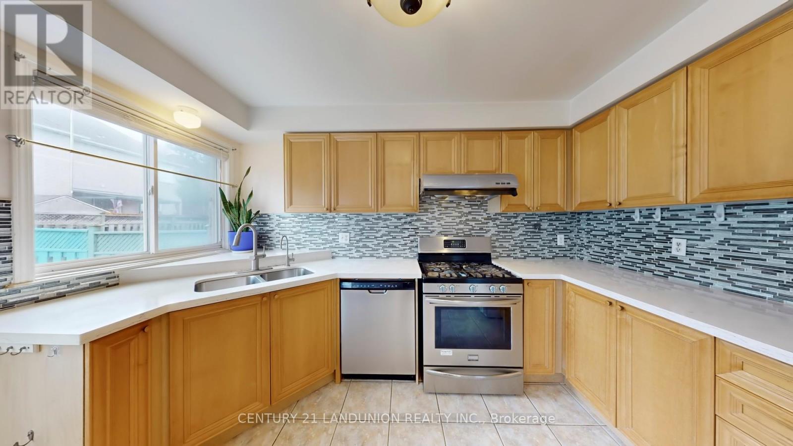 10 Majestic Drive, Markham, Ontario  L6C 2B2 - Photo 15 - N13721098