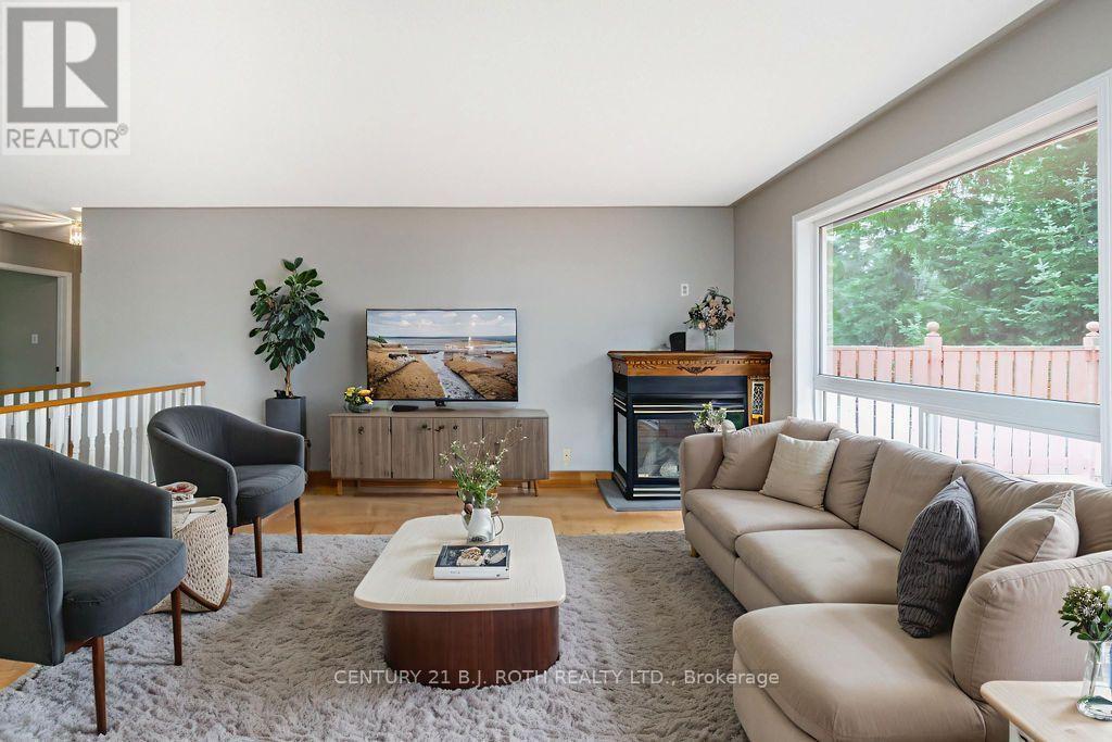 24 Ashton Street, Orillia, Ontario  L3V 7V5 - Photo 2 - S13721122