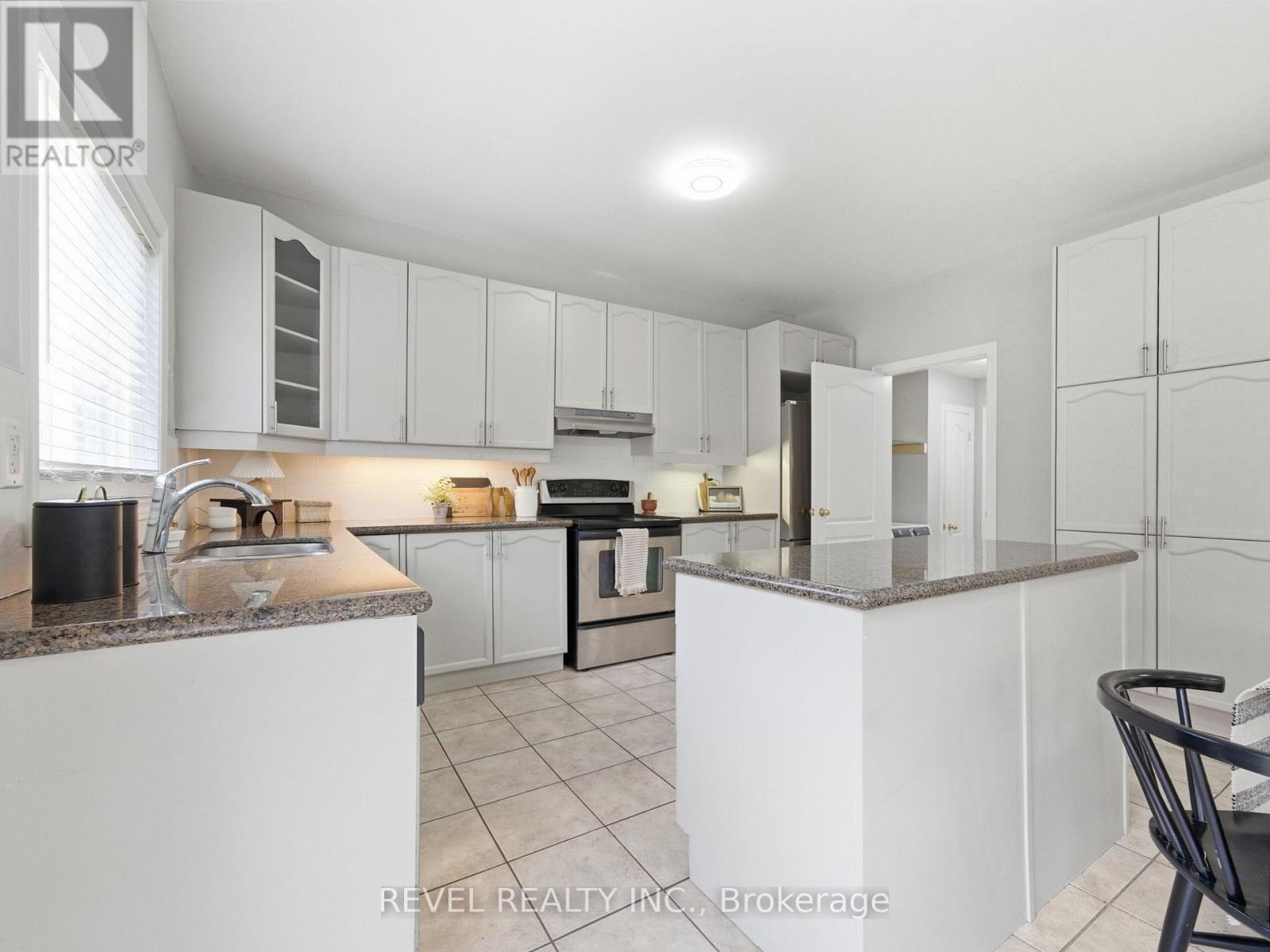 131 Rushworth Drive, Ajax, Ontario  L1S 2A3 - Photo 18 - E13123136