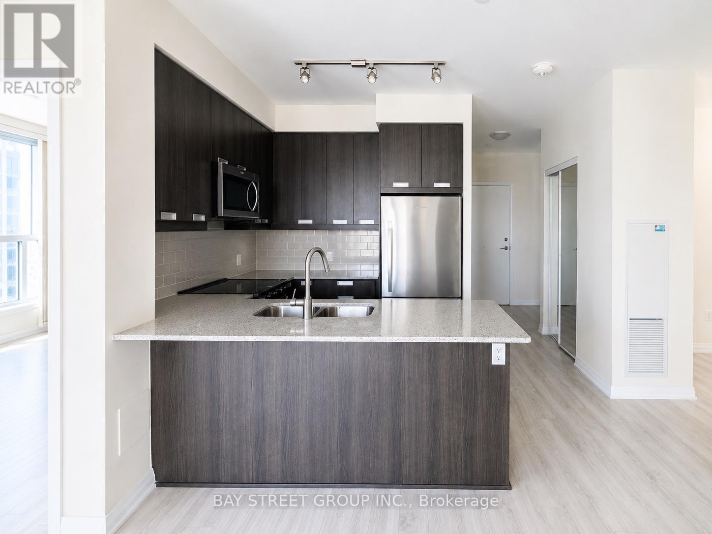 302 - 65 Watergarden Drive, Mississauga, Ontario  L5R 0G9 - Photo 4 - W13721022