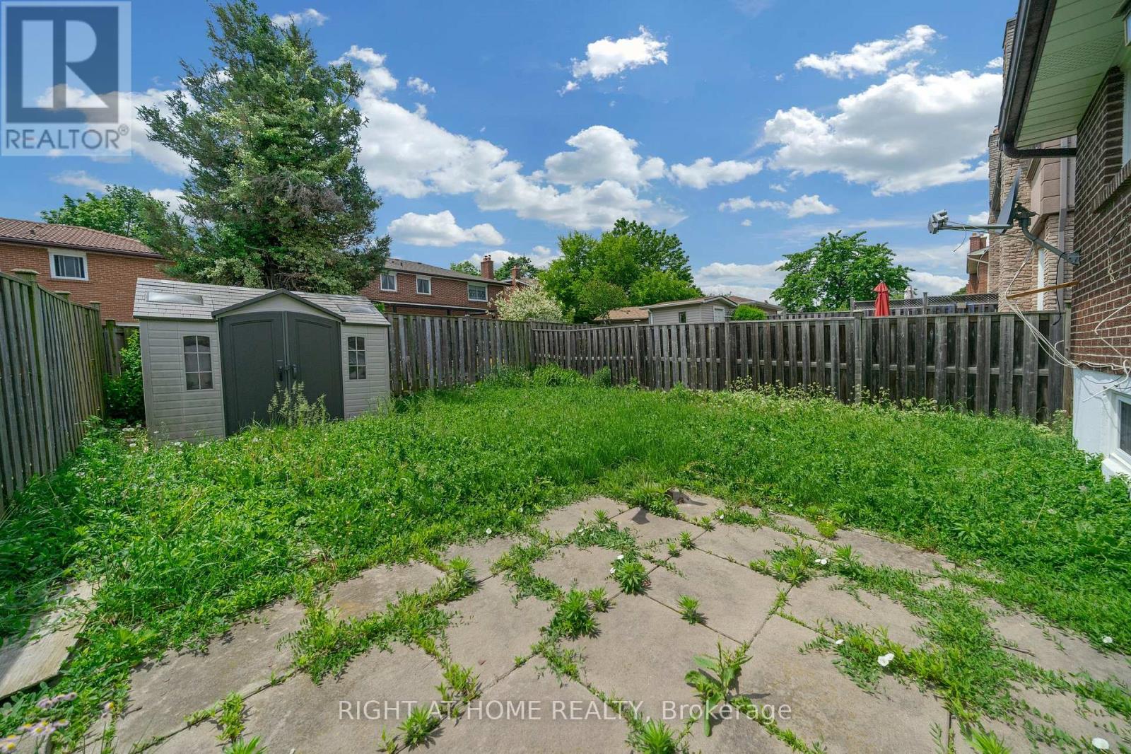 3241 Mccarthy Court, Mississauga, Ontario  L4Y 3Z4 - Photo 9 - W13721040