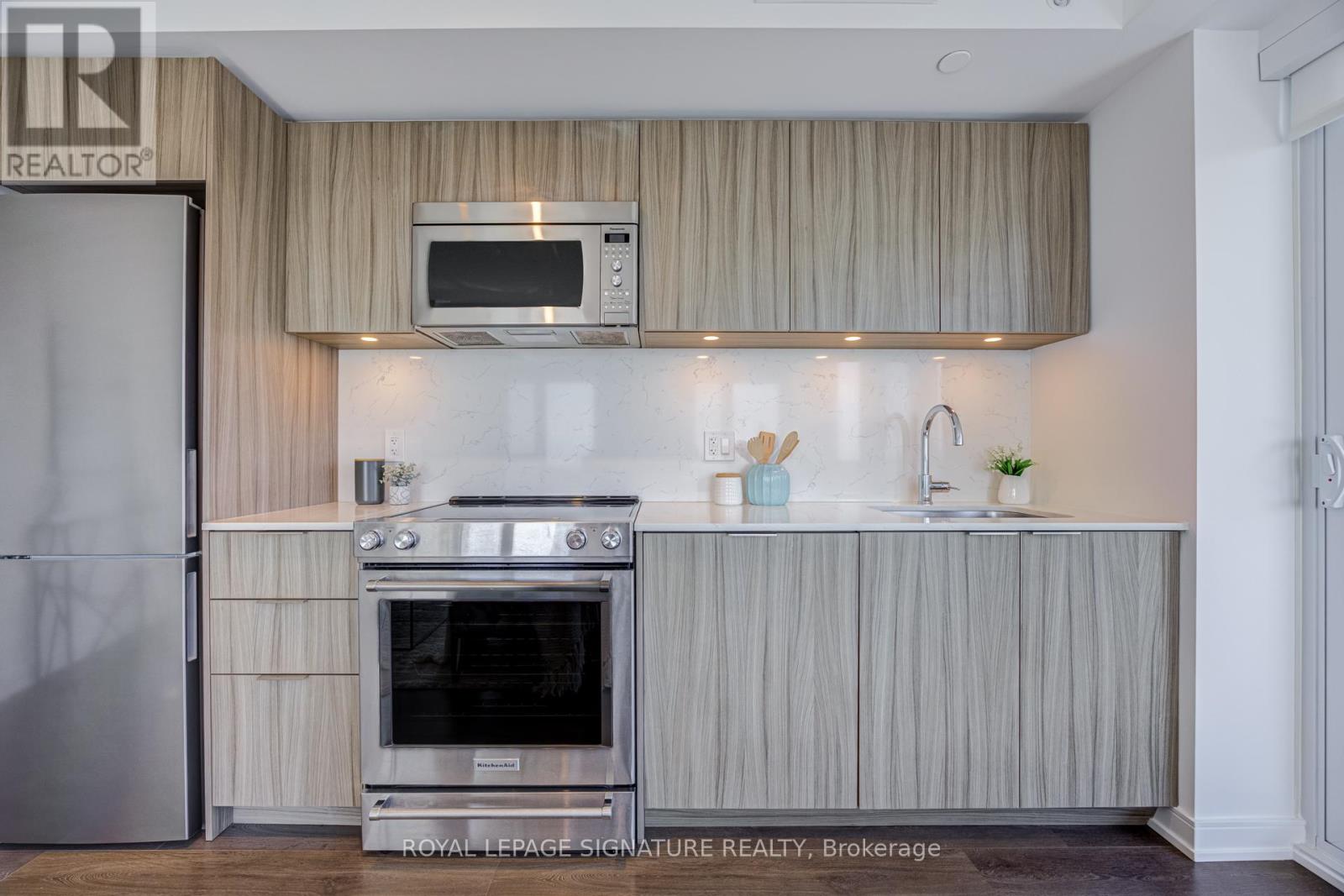 2008 - 30 Samuel Wood Way, Toronto, Ontario  M9B 0C9 - Photo 3 - W13721112