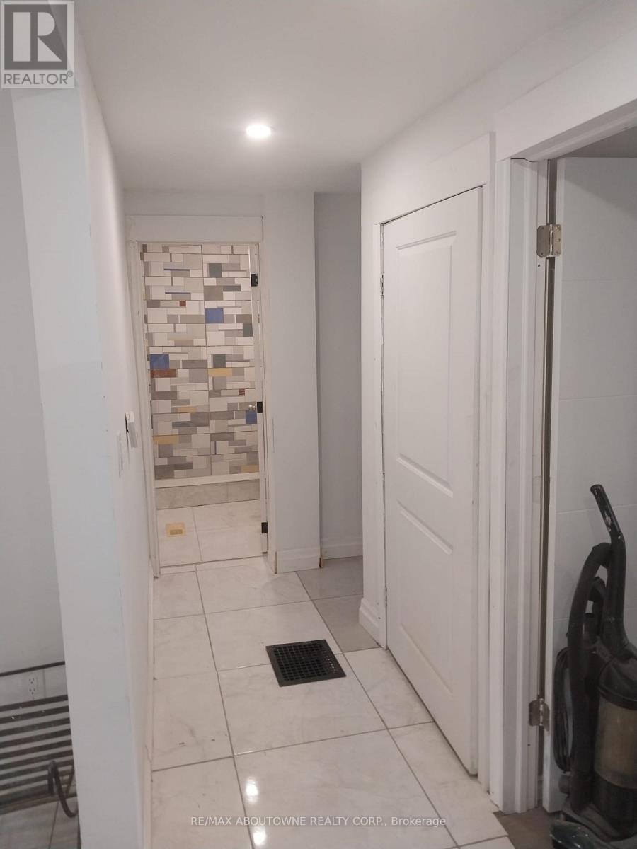1071 Southcote Road, Hamilton, Ontario  L9G 3L1 - Photo 8 - X13721126