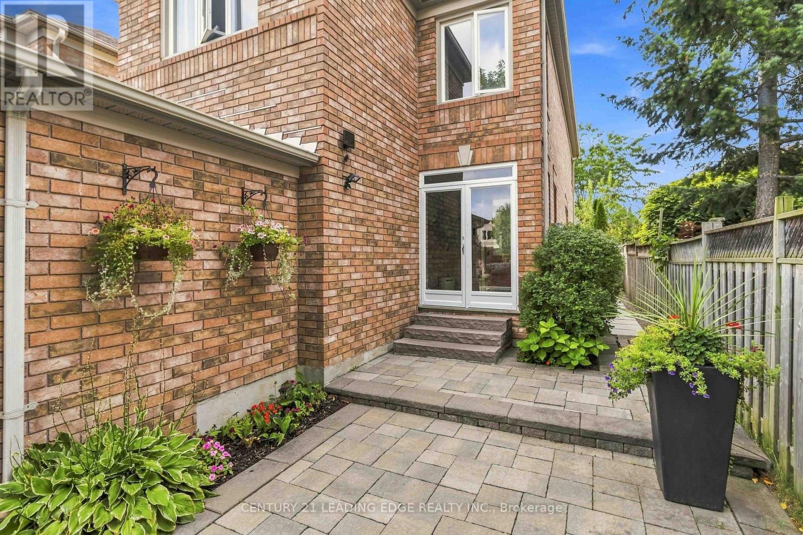 6 Birchcliffe Drive, Brampton, Ontario  L6Z 4T3 - Photo 4 - W13714948