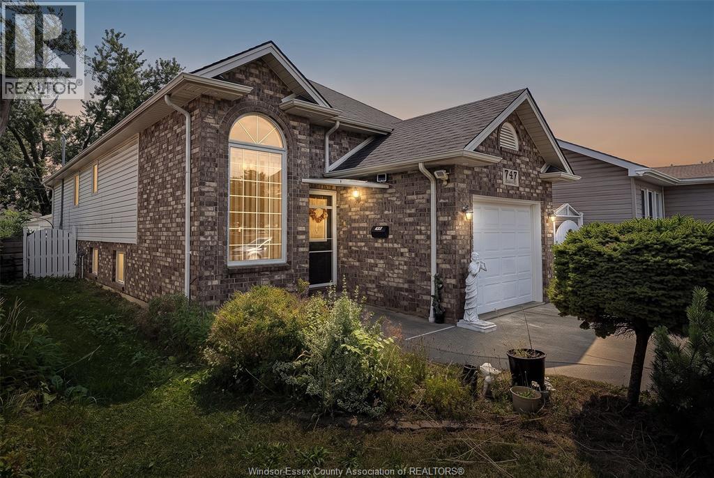 MLS# 26021023: 747 EUGENIE, Windsor, Canada