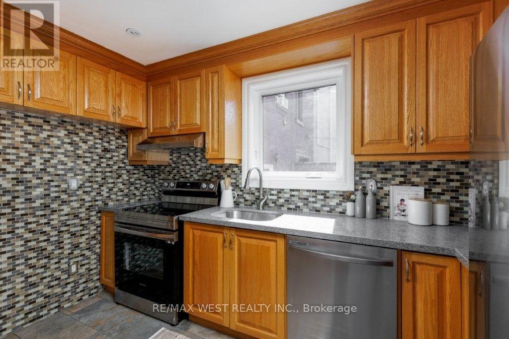 214 Markham Street, Toronto, Ontario  M6J 2G6 - Photo 12 - C13718034