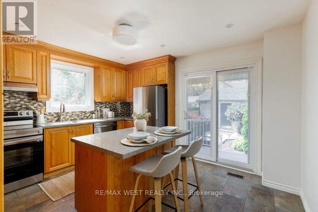 214 Markham Street, Toronto, Ontario  M6J 2G6 - Photo 10 - C13718034