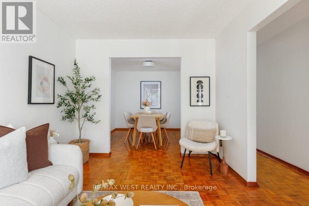 214 Markham Street, Toronto, Ontario  M6J 2G6 - Photo 6 - C13718034