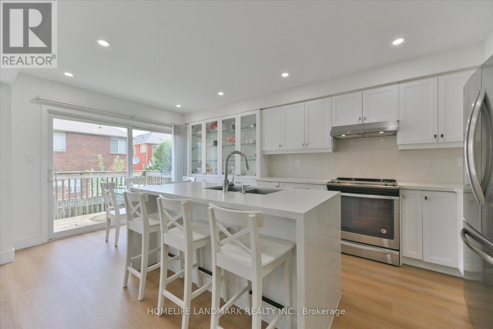 5415 Rochelle Way, Mississauga, Ontario  L5N 7Y2 - Photo 10 - W13721036