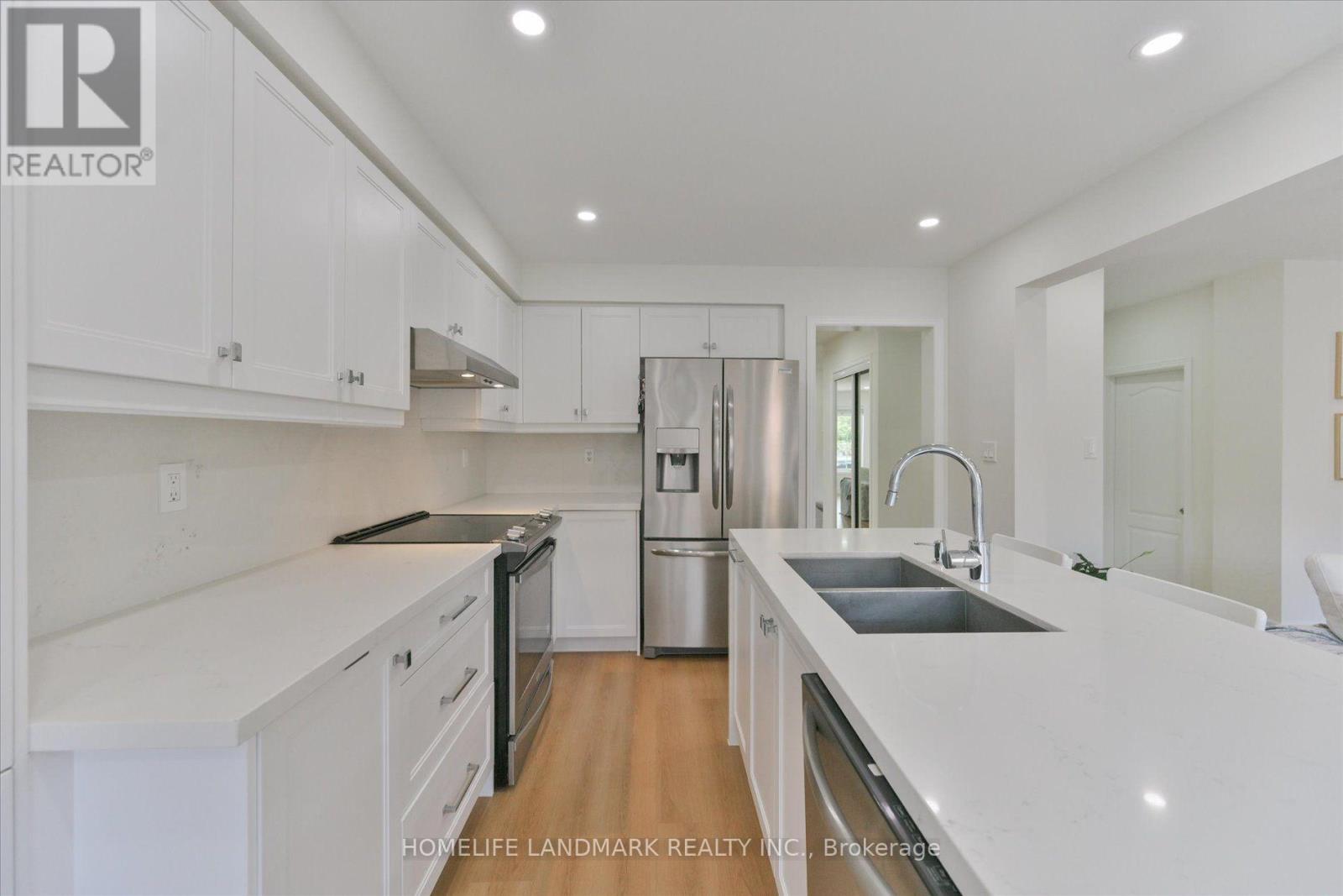 5415 Rochelle Way, Mississauga, Ontario  L5N 7Y2 - Photo 12 - W13721036