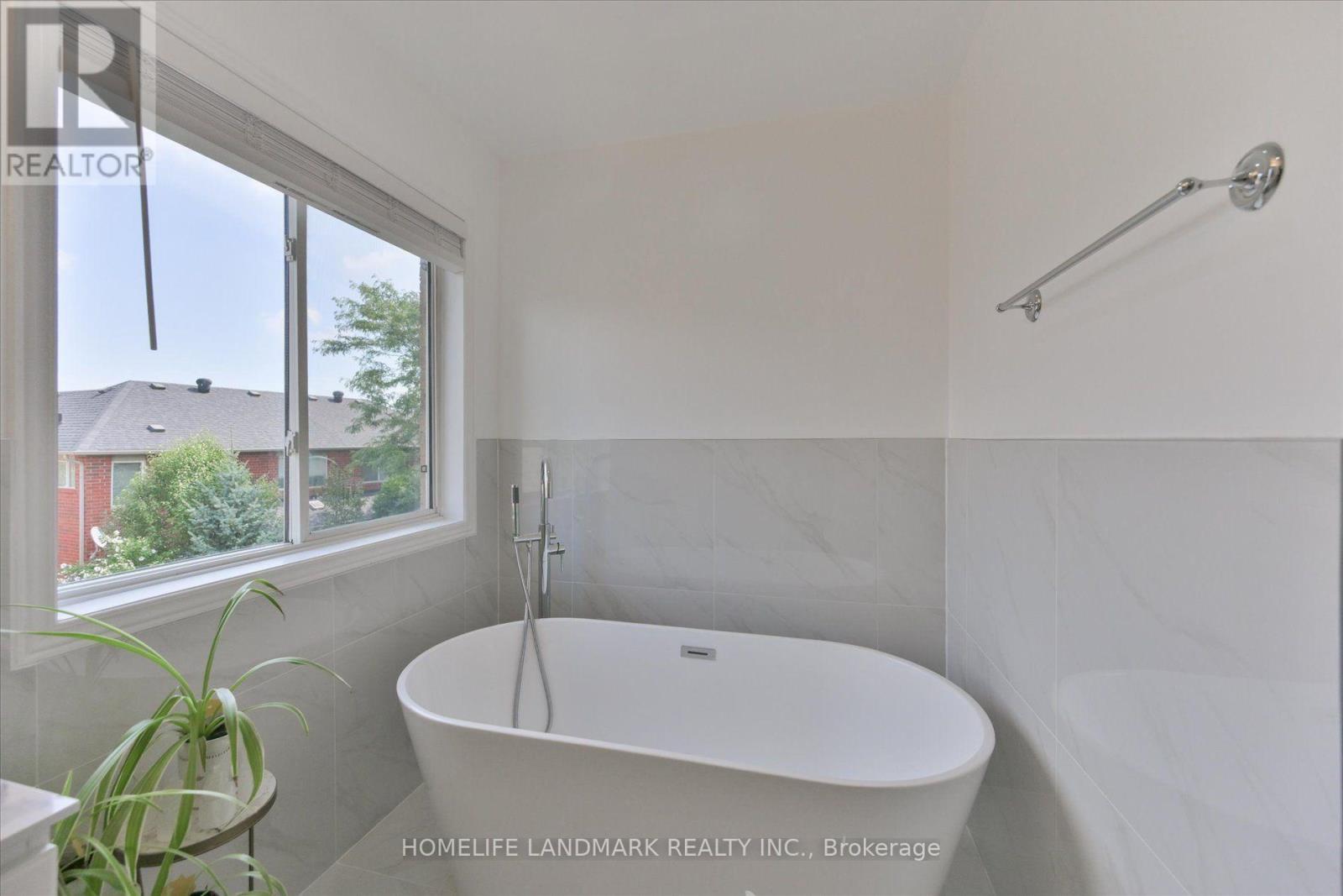5415 Rochelle Way, Mississauga, Ontario  L5N 7Y2 - Photo 25 - W13721036