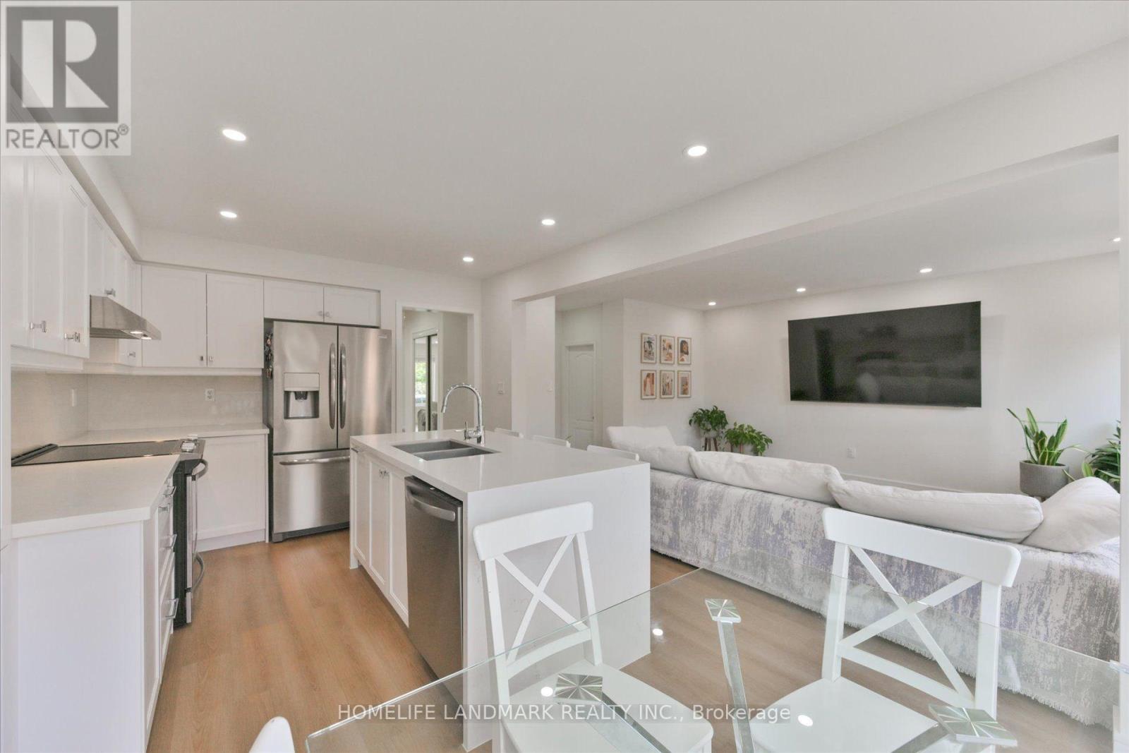 5415 Rochelle Way, Mississauga, Ontario  L5N 7Y2 - Photo 15 - W13721036