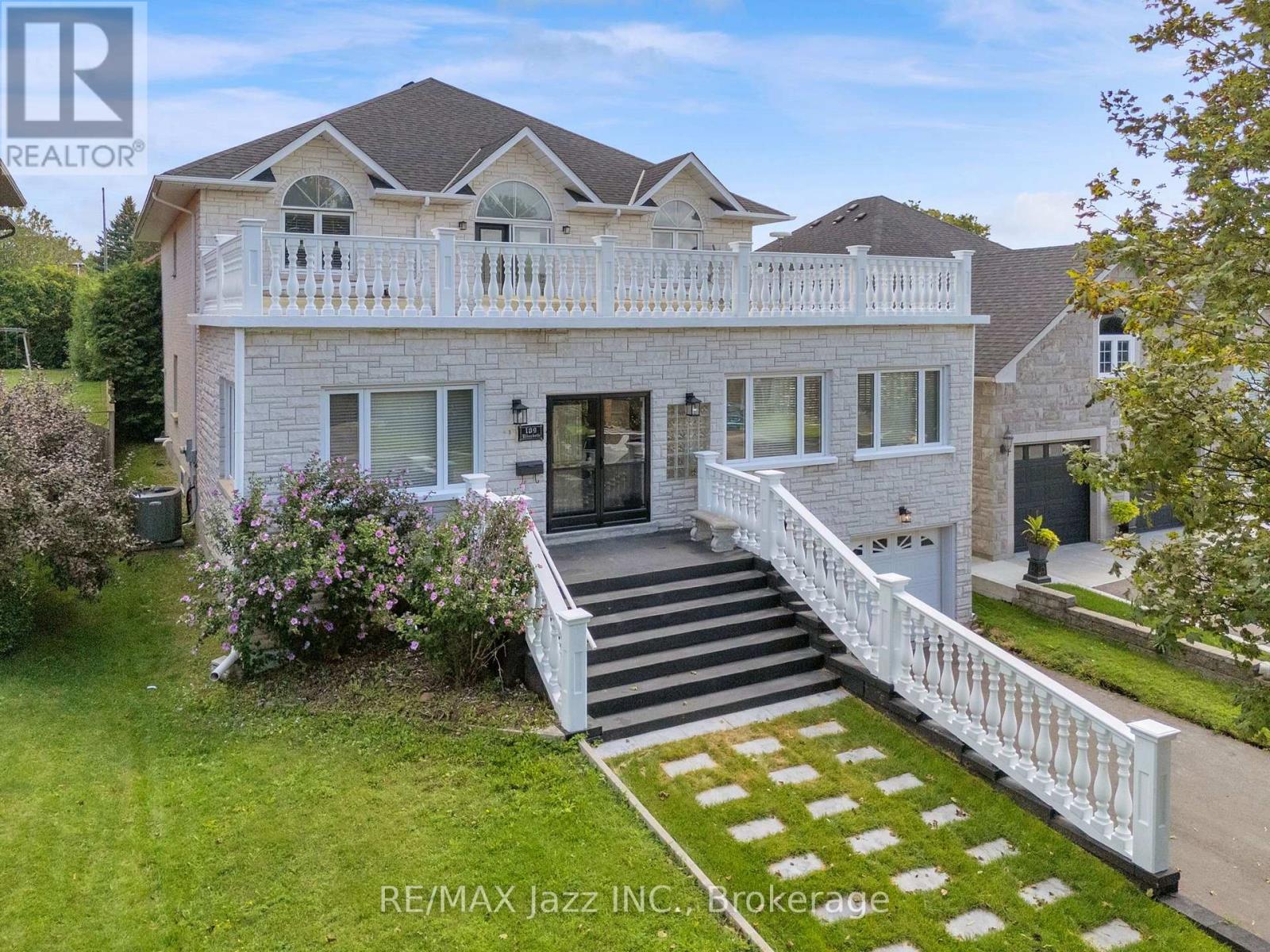 109 Elizabeth Street, Oshawa, Ontario  L1J 8H3 - Photo 1 - E13720930