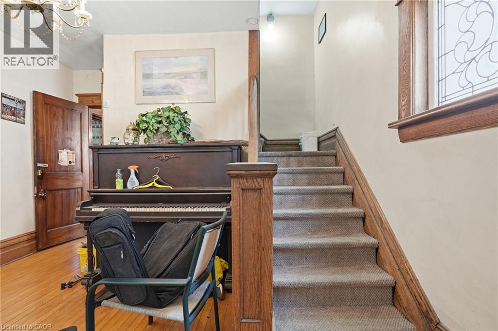 83 Burgar Street, Welland, Ontario  L3B 2S9 - Photo 11 - 40857725