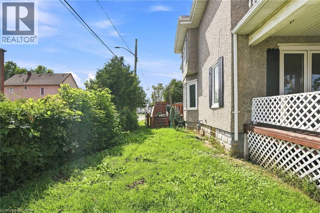 83 Burgar Street, Welland, Ontario  L3B 2S9 - Photo 8 - 40857725