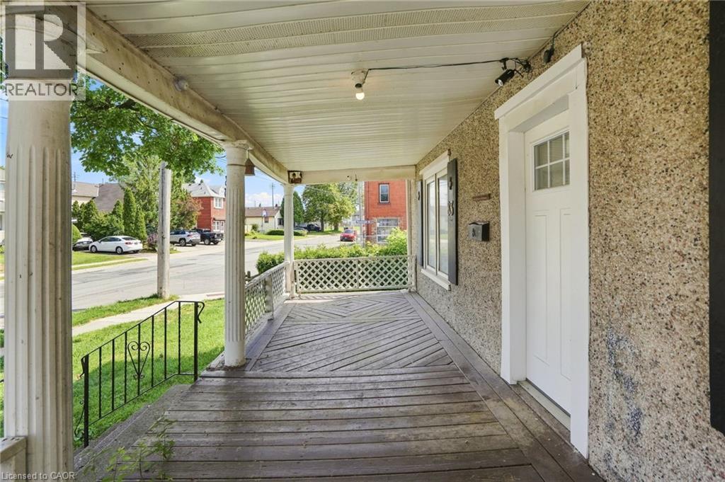 83 Burgar Street, Welland, Ontario  L3B 2S9 - Photo 9 - 40857725