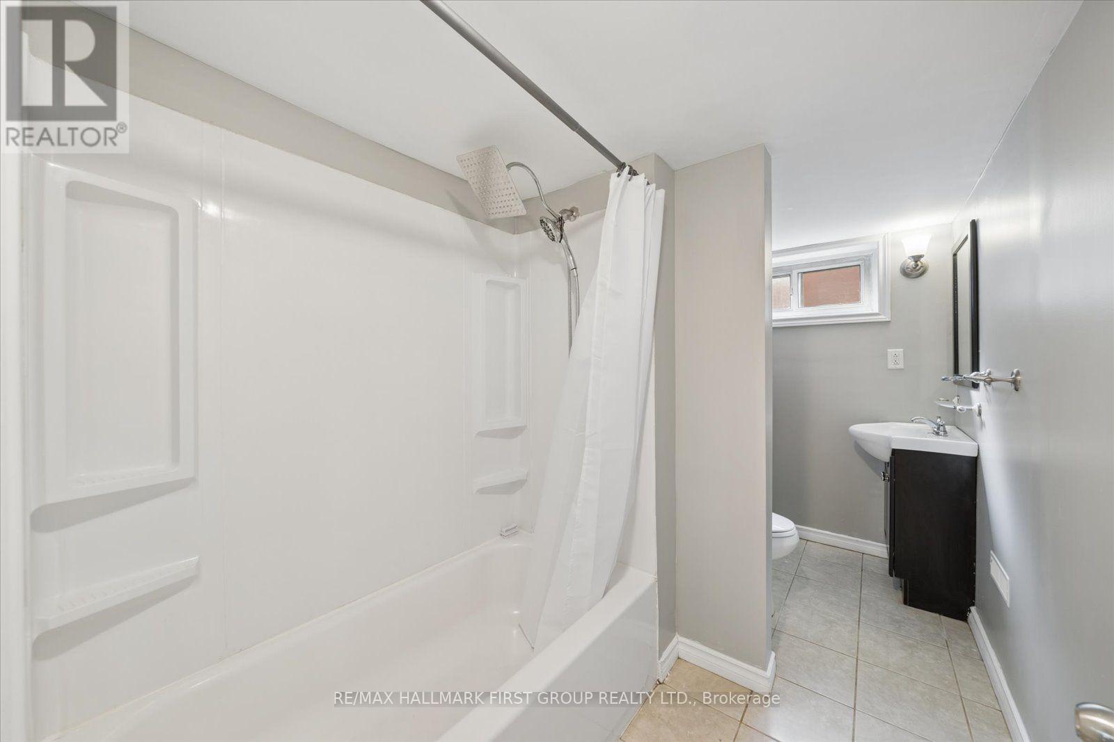 531 Harmony Road S, Oshawa, Ontario  L1H 6V4 - Photo 11 - E13721216