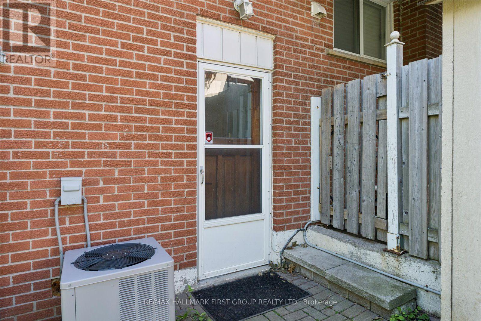 531 Harmony Road S, Oshawa, Ontario  L1H 6V4 - Photo 3 - E13721216