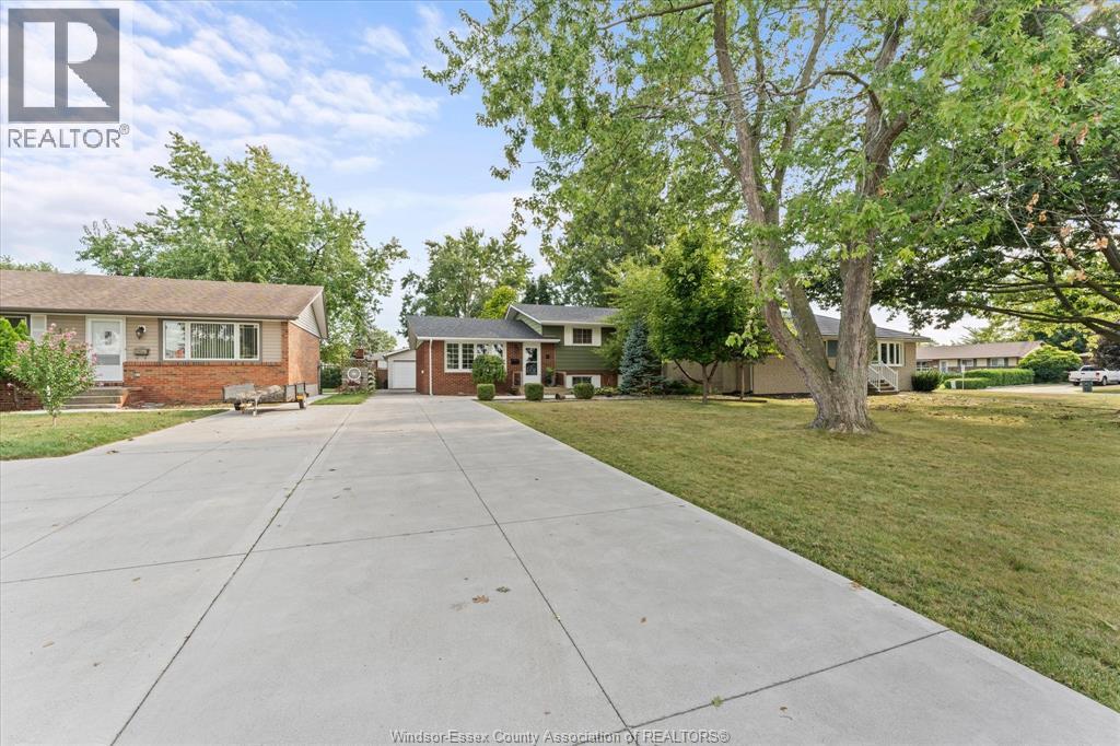 11 Riviera, Amherstburg, Ontario  N9V 3A5 - Photo 3 - 26021031