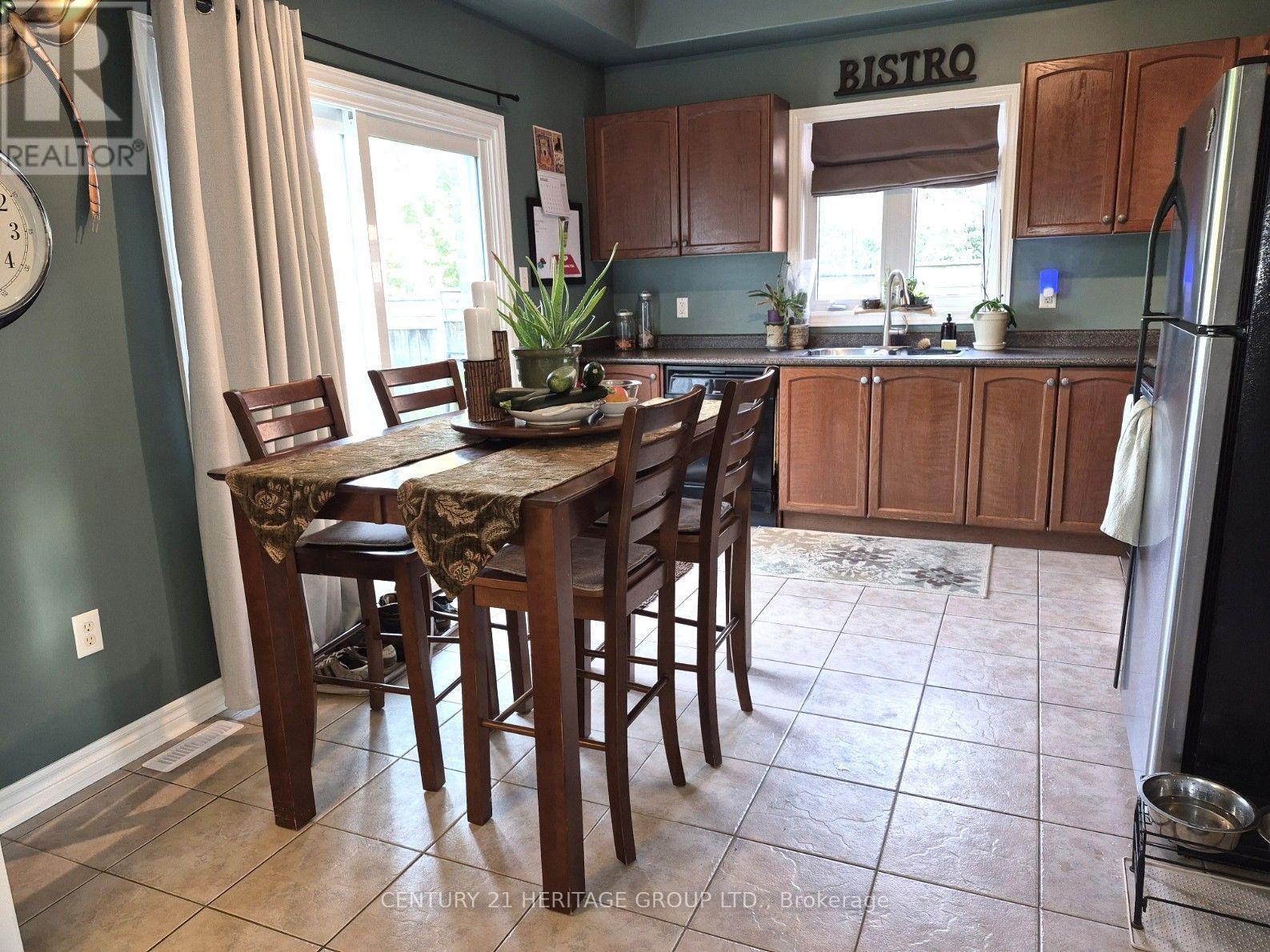 18 Yorktown Place, Georgina, Ontario  L4P 0A4 - Photo 6 - N13721144