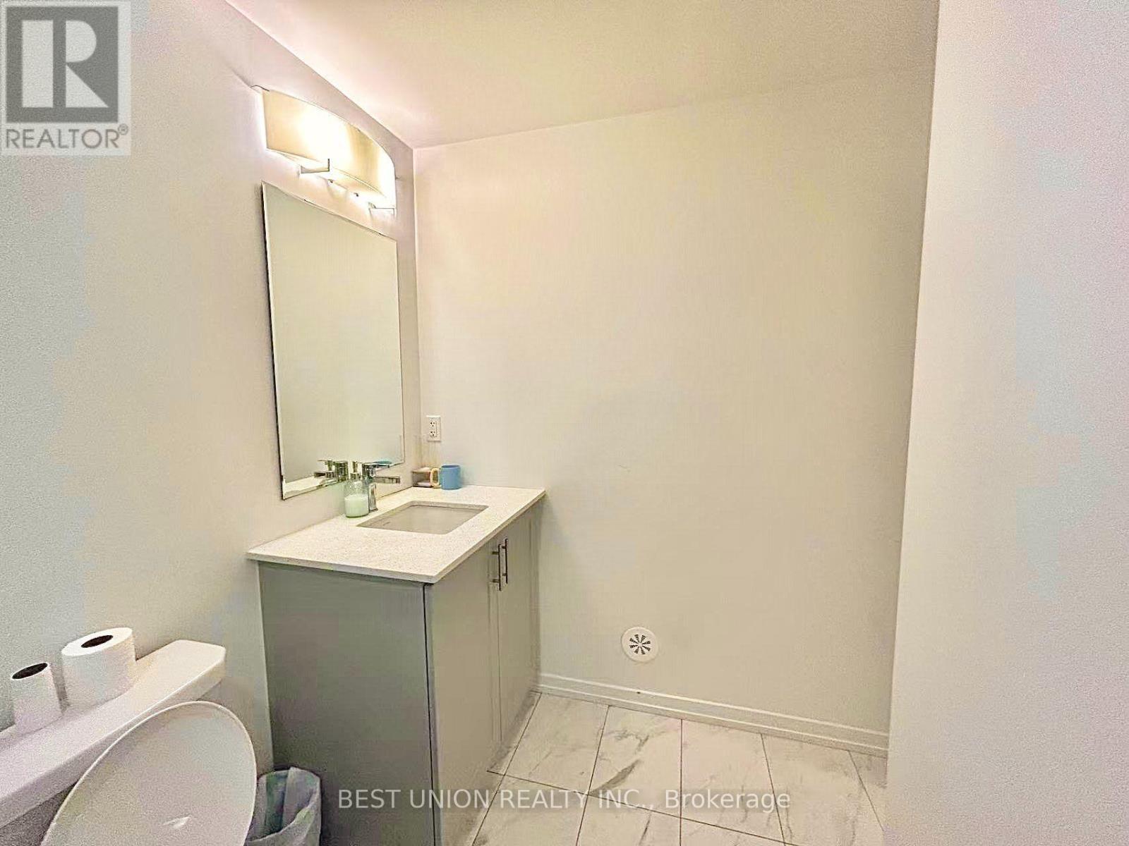 20 - 22 Lytham Green Circle, Newmarket, Ontario  L3Y 0H3 - Photo 11 - N13721228
