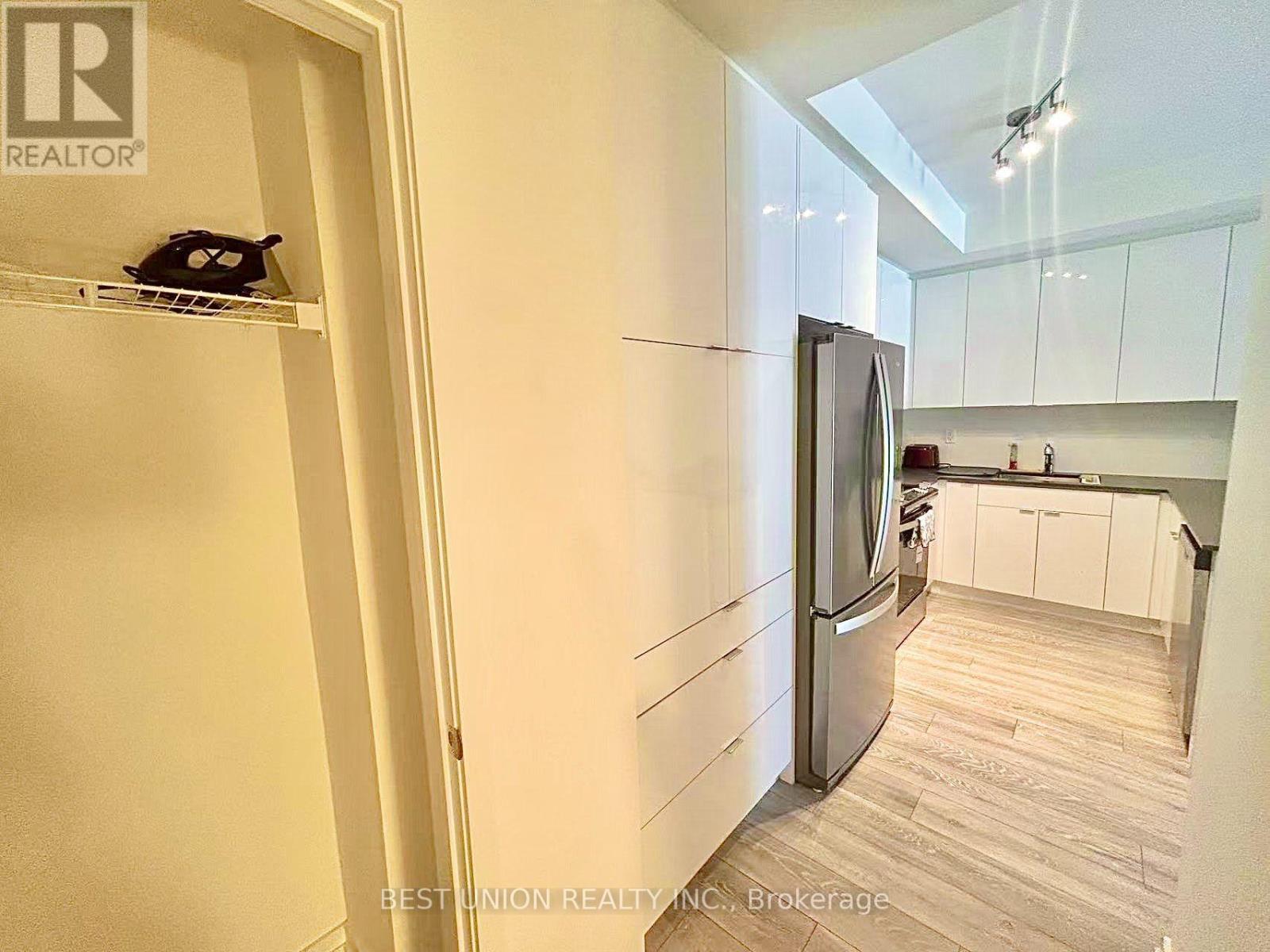 20 - 22 Lytham Green Circle, Newmarket, Ontario  L3Y 0H3 - Photo 13 - N13721228