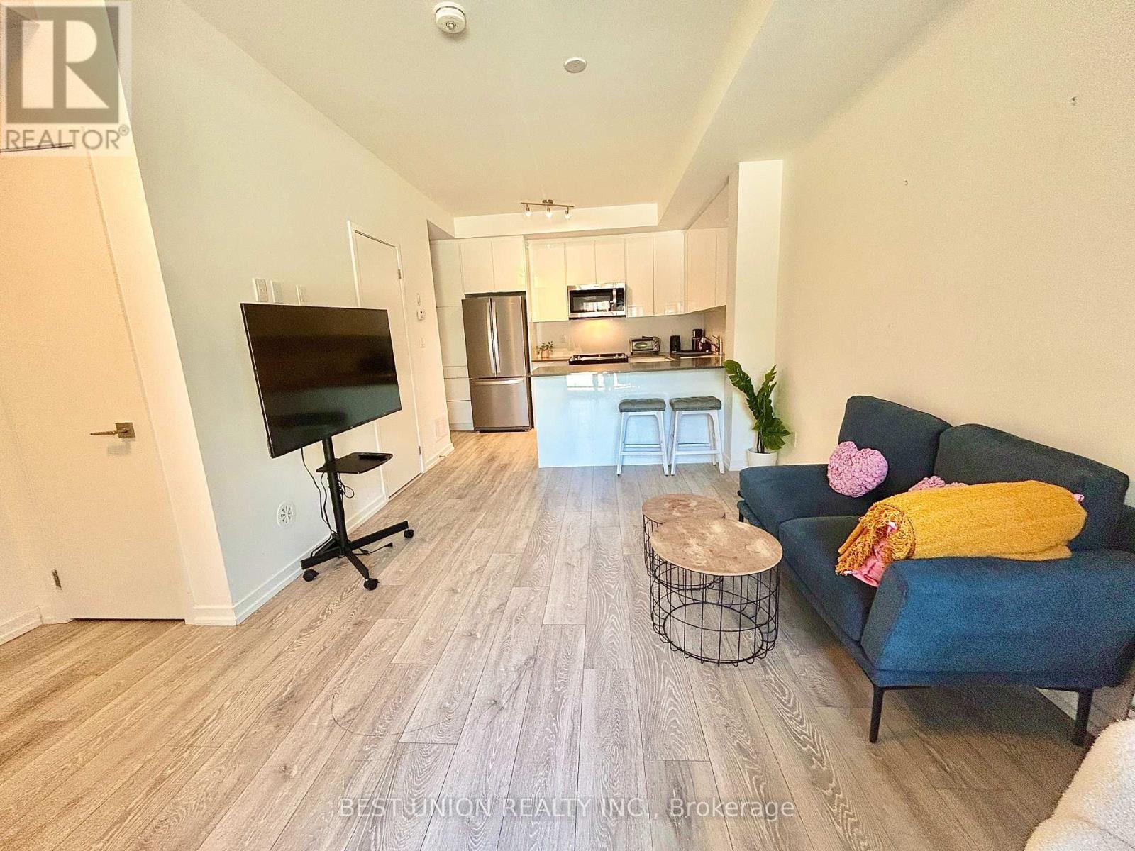 20 - 22 Lytham Green Circle, Newmarket, Ontario  L3Y 0H3 - Photo 3 - N13721228