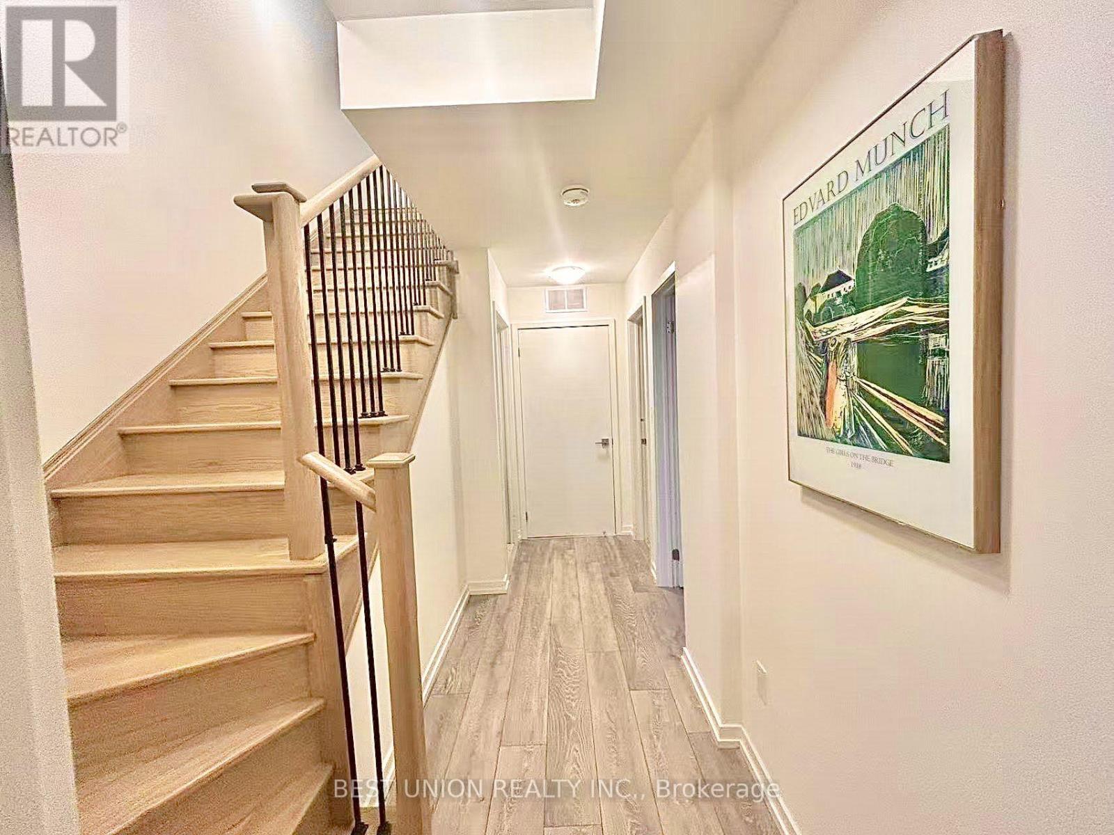 20 - 22 Lytham Green Circle, Newmarket, Ontario  L3Y 0H3 - Photo 6 - N13721228