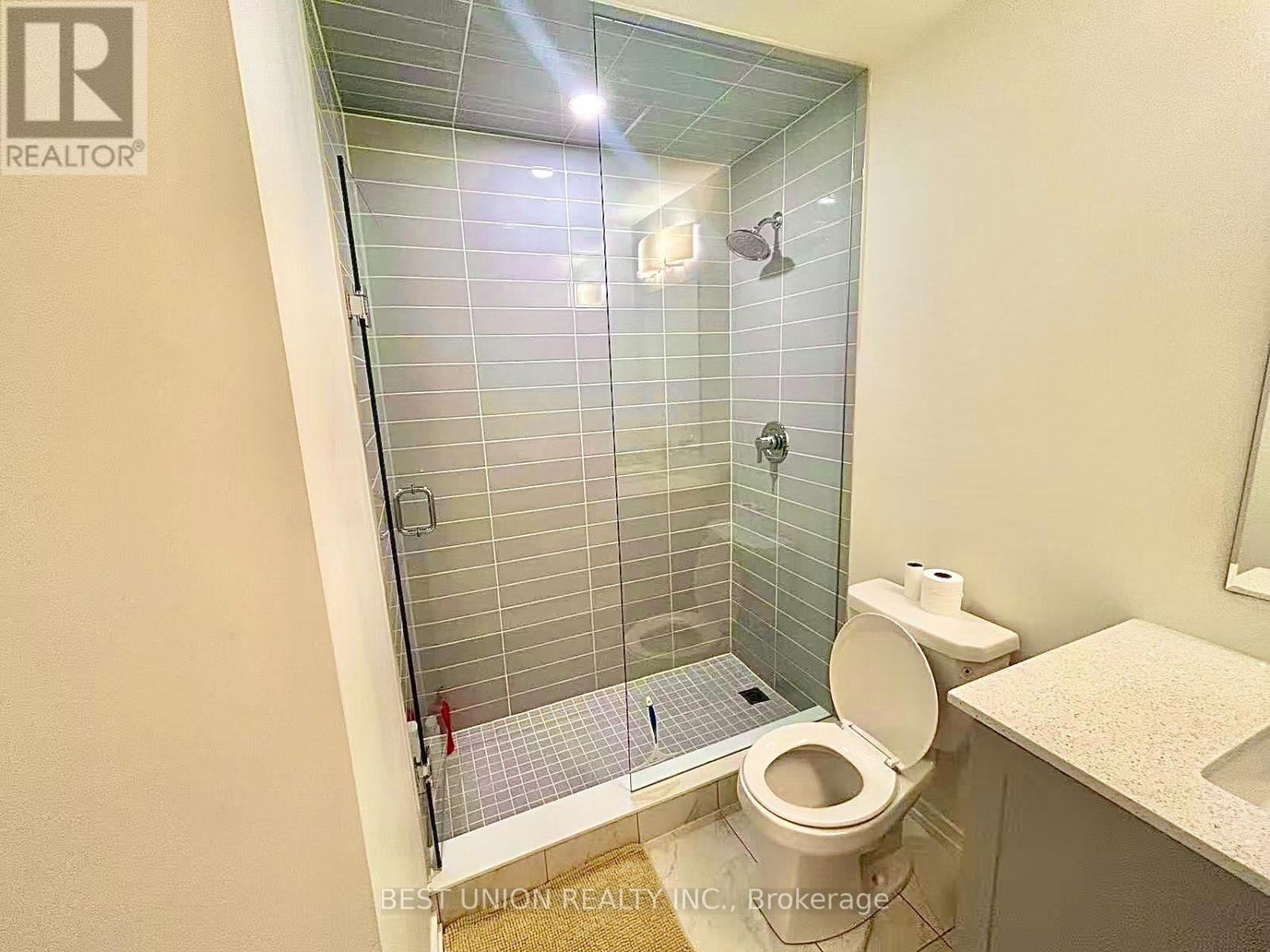 20 - 22 Lytham Green Circle, Newmarket, Ontario  L3Y 0H3 - Photo 8 - N13721228