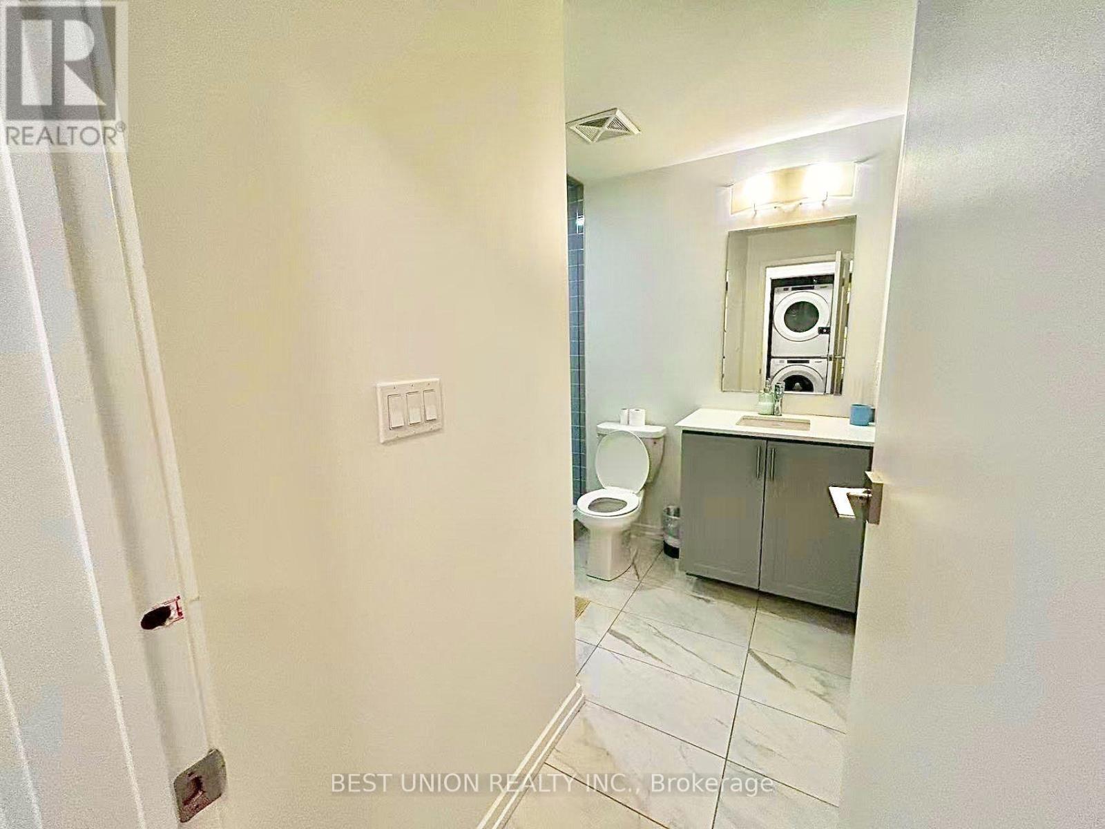 20 - 22 Lytham Green Circle, Newmarket, Ontario  L3Y 0H3 - Photo 9 - N13721228